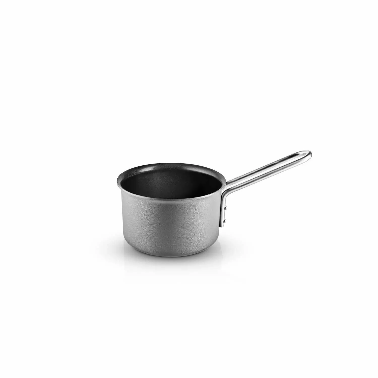 260311_grey-line-sauce-pan-1_1-l-13-cm-ceramic-slip-let-coating_vinkel_argb_high.jpg